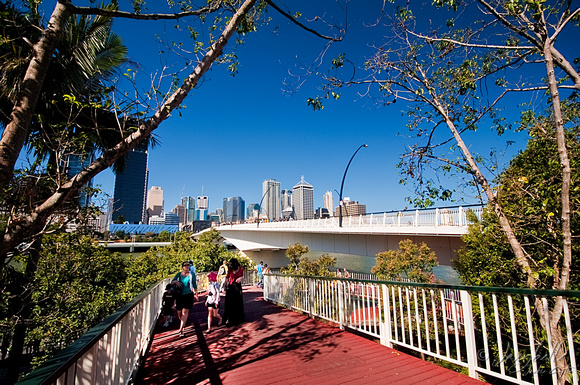 Brisbane walkway under Victoria Bridge