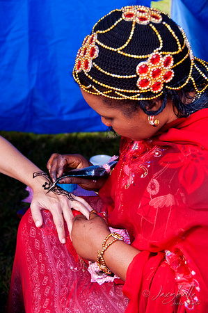 110626 Sudanese woman shares her culture through henna tattoos 2