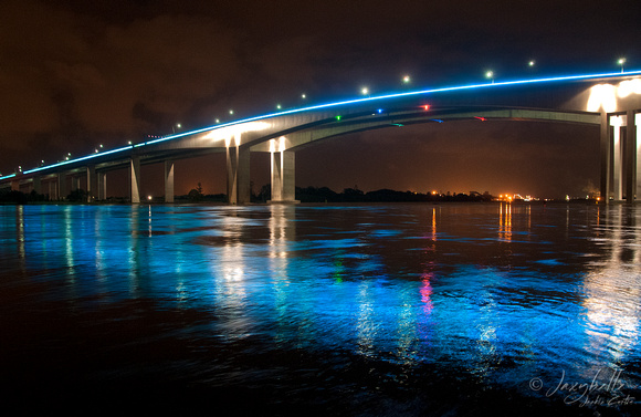 Bridge over the Brisbane River at 4.5 meters at 4:13am
